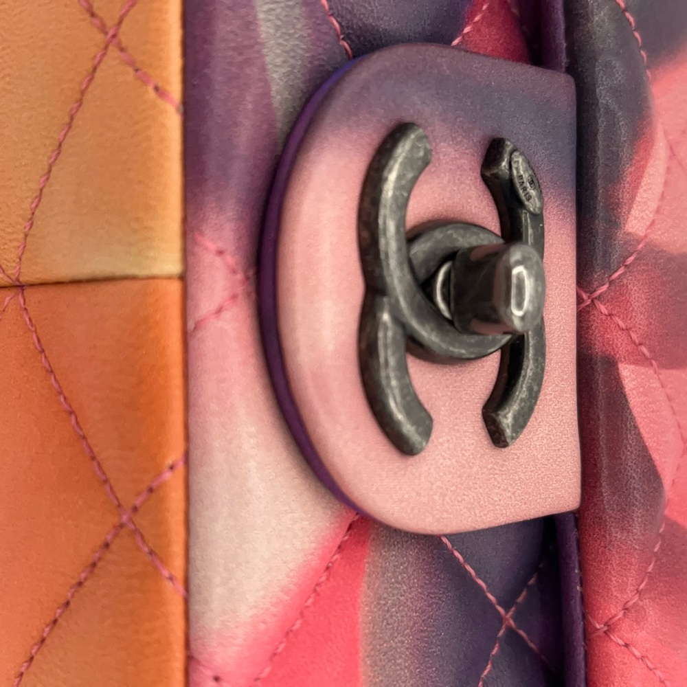 CHANEL Limited Edition Flower Power Flap Bag w/dust bag and Authentication Card - Picture 6 of 17
